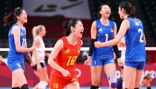1627362807066068946.jpg 发球战术遭质疑 中国女排输美国或丧失出线主动权